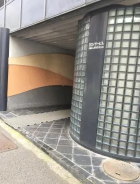 芝ロイヤービルの外観