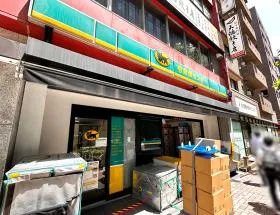 ヤマト運輸を通過し左に曲がれば当ビル着