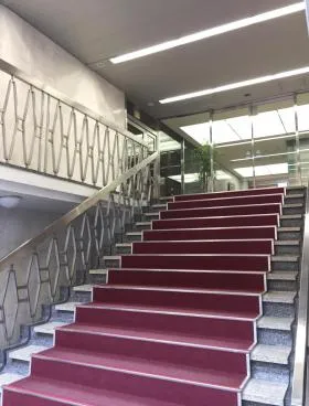 水道橋西口会館ビルの外観