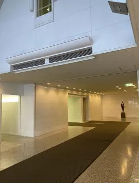 泉館文人通り(旧精糖会館)ビルの外観