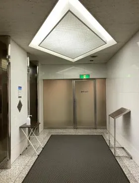 泉館文人通り(旧精糖会館)ビルの外観
