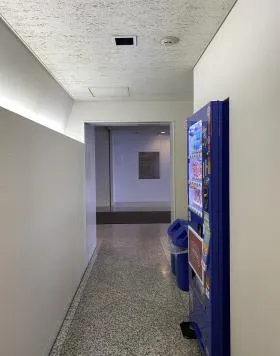 泉館文人通り(旧精糖会館)ビルの外観