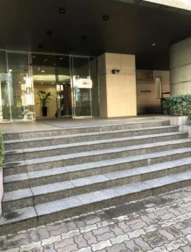 エルフェ四番町ビルの外観