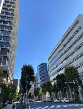 安田シーケンスタワービルの外観