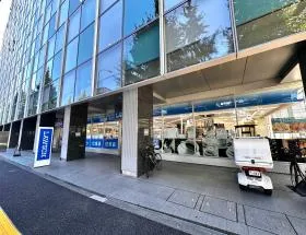 ローソンを通過すれば当ビル着