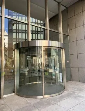 明治安田損害保険ビルの外観