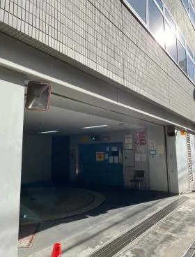 明治安田損害保険ビルの外観