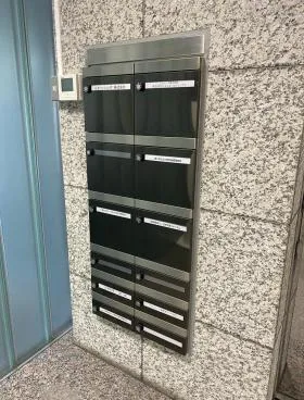 新御茶ノ水アーバントリニティビルの外観