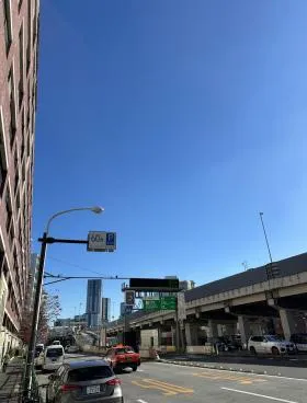Precious18ビルの外観