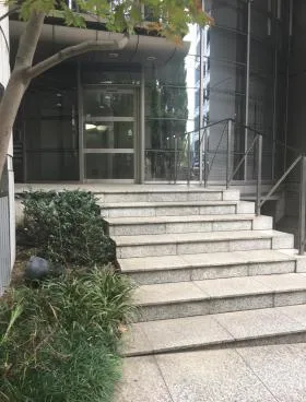 お茶の水元町ビルの外観