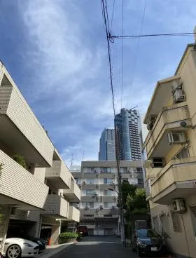 エミネンスA棟ビルの外観