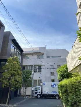 エミネンスA棟ビルの外観