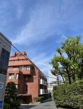 エミネンスA棟ビルの外観