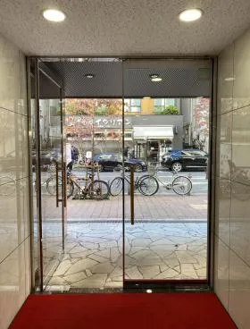 天翔オフィス 新橋赤レンガ通りビルの外観