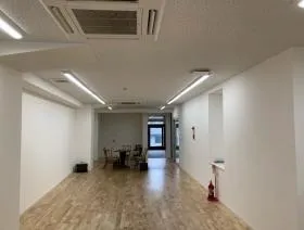 鎌倉ニュージャーマン駅前本館ビルの外観