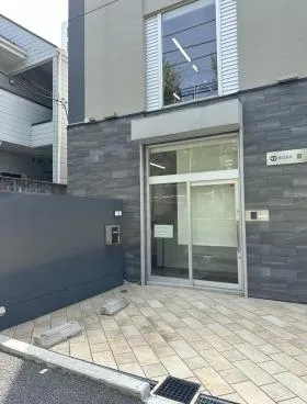 富商ビルの外観