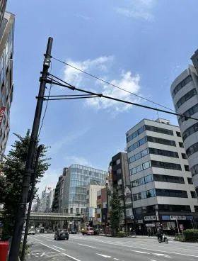ツイントラスビルの外観