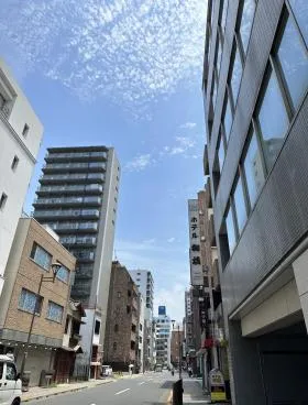 ツイントラスビルの外観