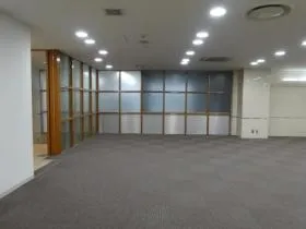 ツイントラスビルの外観