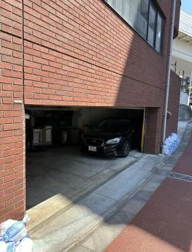 さんこうビルの外観