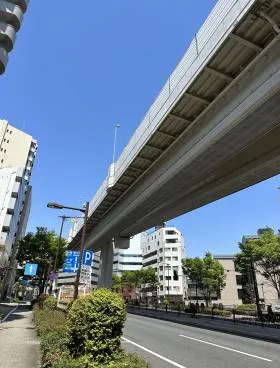 さんこうビルの外観