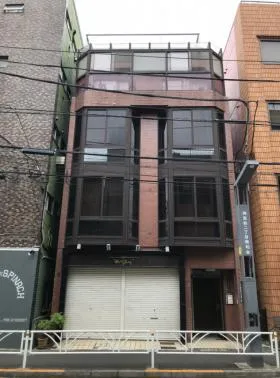 里見ビルの外観