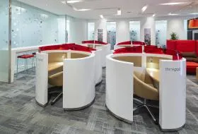 Regus(リージャス)赤坂Kタワービジネスセンターの外観