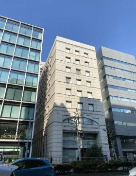 小野薬品工業(株)ビルの外観