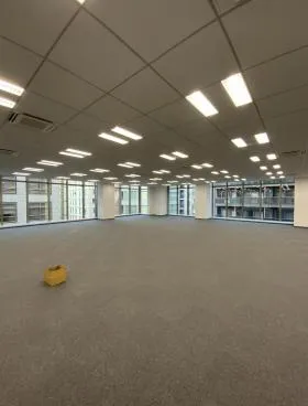 森紙業神田ビルの外観