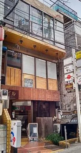 三栄ビルの外観