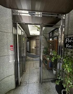 新富Mビルの外観