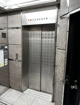 新富Mビルの外観