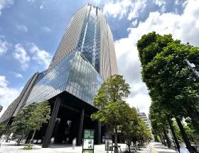 コモレ四谷を通過する