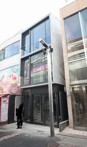 イケガミ竹下通りビルの外観