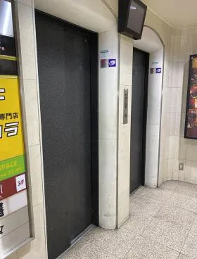 共伸会館ビルの外観