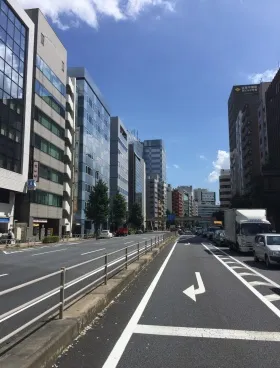 A-フロント芝二丁目ビルの外観