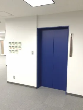 A-フロント芝二丁目ビルの外観