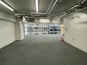 プラフロール神宮前ビルの外観