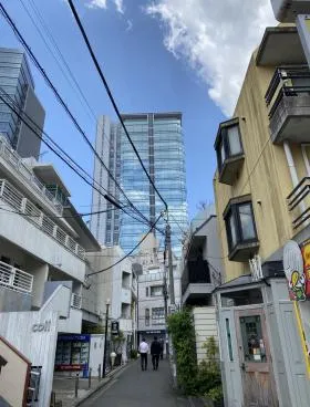 プラフロール神宮前ビルの外観