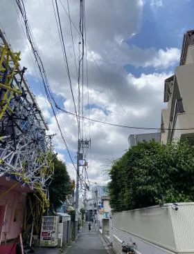 プラフロール神宮前ビルの外観