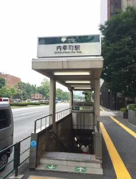 幸ビルの外観