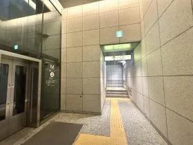 C2c出入口を目指す（階段orエレベーター）
