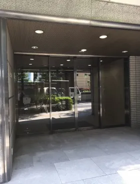 西新宿松屋ビルの外観