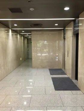 西新宿松屋ビルの外観