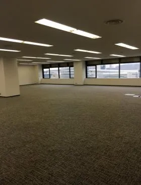 西新宿松屋ビルの外観