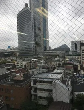 西新宿松屋ビルの外観