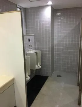 西新宿松屋ビルの外観