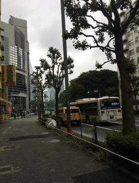 西新宿松屋ビルの外観