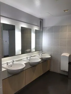 麹町スクエアビルの外観