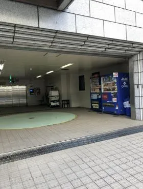 TUGビルの外観